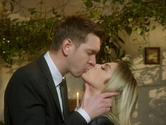 Grosser arsch, Blondine, Blasen, Hundestellung, Hd, Natürlichen titten, Rasiert, Titten