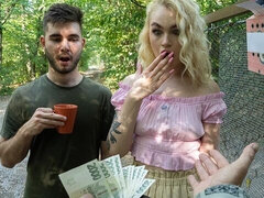 Gros cul, Grosse bite, Blonde, Sucer une bite, En levrette, De plein air, Adolescente, Nénés