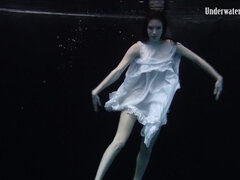 18 jaar, Hd, Natuurlijke tieten, Nudist, Openbaar, Russisch, Tiener, Onderwater