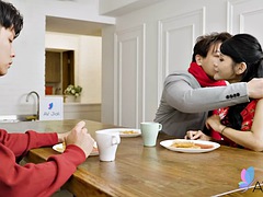 Asiatisch, Tante, Blasen, Geschnappt, Milf, Sohn, Stiefmutter, Tätowierung
