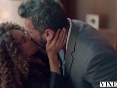 Mamada, Morena, Semen en la boca, Rostro sentado, Pies, Lamidas, Coño, Montar