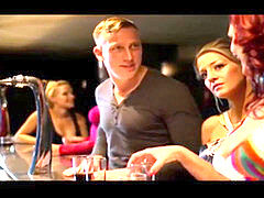 Tussi, Britisch, Öffentlich