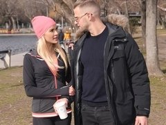 Anaal, Grote kont, Blond, Pijpbeurt, Hondjeshouding, Handbeurt, Hardcore, Likken