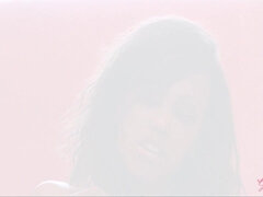 Gros seins, Noire, Face assise, Pénétrer avec le poing, Talons, Lesbienne, Masturbation, Chatte