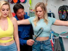 Gros cul, Gros seins, Blonde, Sucer une bite, 2 femmes 1 homme, Dénudage, Plan cul à trois, Uniforme