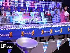 Lécher le cul, Gros cul, Noire, Sucer une bite, Habillées, Éjaculer dans la bouche, Queue, Hd