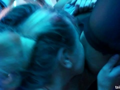 Negro, Rubia, Morena, Vestidas, Club, Orgía, Estrella porno, Coño