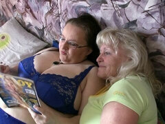 ぽっちゃり, デカ尻, デカパイ, キス, レズビアン, なめる, 下着, ストリッピング