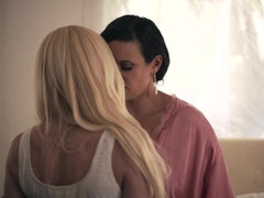 Brunette on Blonde - Lesbians Penny Barber, Serene Siren facesitting in erotic action - Penney play