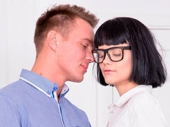 Mamada, Morena, Estilo perrito, Corridas faciales, Tetas naturales, Colegiala, Adolescente, Tetas