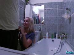 Leie, Blondine, Blasen, Betrug, Mutti, Pov, Öffentlich, Dusche