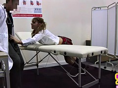 フェラチオ, 茶髪の, 着衣女と全裸男, 医者, 彼女, ナイロン, ティーン, 三人