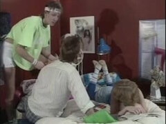 Blonde, Tir de sperme, Danoise, Branlette thaïlandaise, Hard, Rétro, Plan cul à trois, Rétro ancien