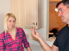 Amerikanisch, Blondine, Blasen, Sperma im mund, Küche, Natürlichen titten, Jungendliche (18+), Titten