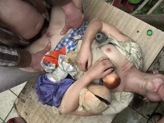 Grosser schwanz, Blondine, Blasen, Besamung, Schwanz, Aufs gesicht abspritzen, Zierlich, Titten