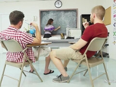 MILF Sara Jay seduces teen dudes