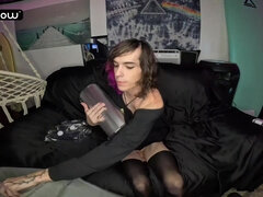 18 ans, Grosse bite, Sucer une bite, Branlette thaïlandaise, Hard, Transsexuelle, Adolescente, Jouets