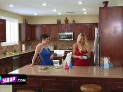 Geile alte tussi, Aufs gesicht abspritzen, Flotter vierer, Reif, Milf, Orgie, Stiefmutter, Überraschung