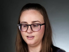 Brunette brune, Gode, Lunettes, Masturbation, Orgasme, Solo, Jouets, Vibromasseur
