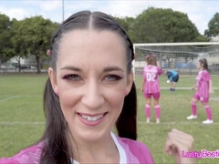 18 ans, Queue, Le plan cul à quatre, Groupe, Réalité, Gicler, Adolescente, Uniforme