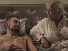 En gros plan de très près, Mère que j'aimerais baiser, Maman, Chatte, Réalité, Rasée, Tabou