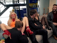 Culo grande, Verga grande, Mamada, Estilo perrito, Grupo, Orgía, Adolescente, Tetas