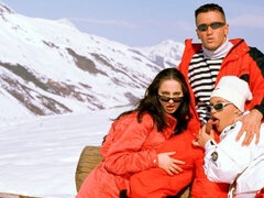 Culo grande, Mamada, Estilo perrito, Ffm, Tetas naturales, Al aire libre, Adolescente, Tetas