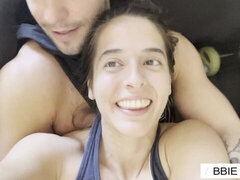 18 jahre, Grosser arsch, Grosser schwanz, Grosse titten, Bisexuell, Handjob, Lecken, Dusche