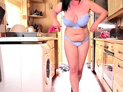 Anaal, Grote mammen, Pijpbeurt, Bruinharig, Handbeurt, Rijpe lesbienne, Moeder die ik wil neuken, Moeder