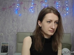 Brunette amateur in black bra chat on webcam show