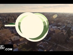 18, フェラチオ, 捕まる, 着衣女と全裸男, Hd, なめる, オマンコ, ティーン