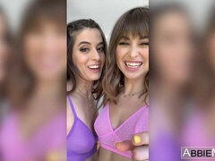 Schlafzimmer, Grosser arsch, Lesbisch, Natürlichen titten, Rasiert, Entkleiden, Jungendliche (18+), Titten