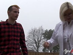 Gorda, Rubia, Mamada, Abuelita, Orgasmo, Montar, Gritar, Trio