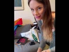 За кадром, Брюнетки, Натуральные, Натуральные сиськи, Крошечные, Киски, Реалити, Подглядывание