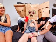 Amateur, Grosse bite, Sucer une bite, Collège université, Dortoir, Hard, Maigrichonne, Nénés