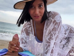 Plage, Grosse bite, Brunette brune, Petite amie, Branlette thaïlandaise, Seins naturels, Réalité, Rasée