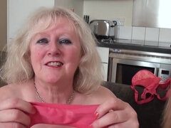 Old girl licks wet cunt and then enjoys hardcore dicking