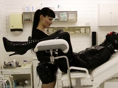 Cheyenne de Muriel is helping a dude that loves jerking off