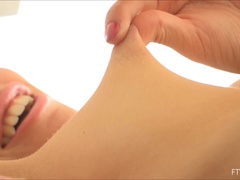 Kleid, Absätze, Massage, Masturbation, Monster, Öffentlich, Solo, Weibliche ejakulation