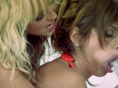 Grote mammen, Blond, Bruinharig, Vingeren, Hd, Lesbisch, Likken, Kut duiken