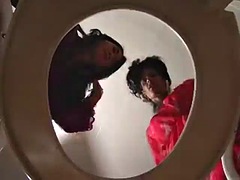 アナル, お尻, フェラチオ, 茶髪の, 異人種間, マッサージ, 奴隷, トイレ