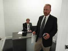 Grote mammen, Bruinharig, Rondborstig, Hakken, Moeder die ik wil neuken, Moeder, Kantoor, Openbaar