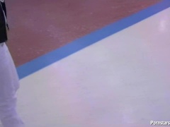 Sucer une bite, Éjaculer dans la bouche, Lunettes, Fait maison, Jeans, Nue, Pov, Satin