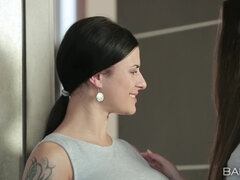 Grote mammen, Bruinharig, Rondborstig, Vingeren, Natuurlijke tieten, Kut duiken, Realiteit, Spuiten