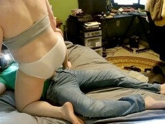 Enthousiasteling, Badkamer, Mooie dikke vrouwen, Handbeurt, Spijkerbroeken, Zoenen, Slipje