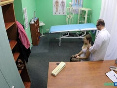 Amateur, Mamada, Médico, Penetracion con dedos, Enfermera, Oficina, Coño, Uniforme