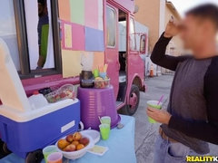 Cuarto de baño, Corridas, Corridas faciales, Comida, Pajear, Tetas naturales, Público, Juguetes