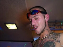 Naakte man aangeklede vrouw, Pop, Groep, Hd, Ondergoed, Orgie, Feest, Swinger