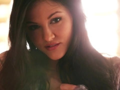 Brunette brune, Petite femme, Solo