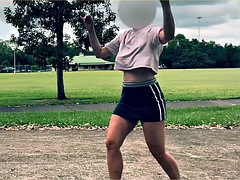 Despelote, Al aire libre, Bragas, Público, Deporte, Madrastra, Tetas, Bajo la falda
